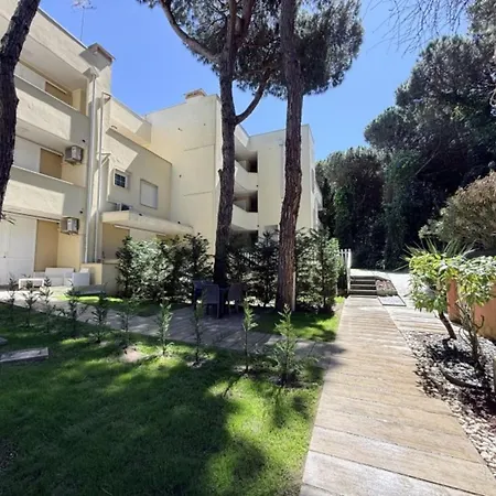 With Large Terrace In Διαμέρισμα Rosolina Mare